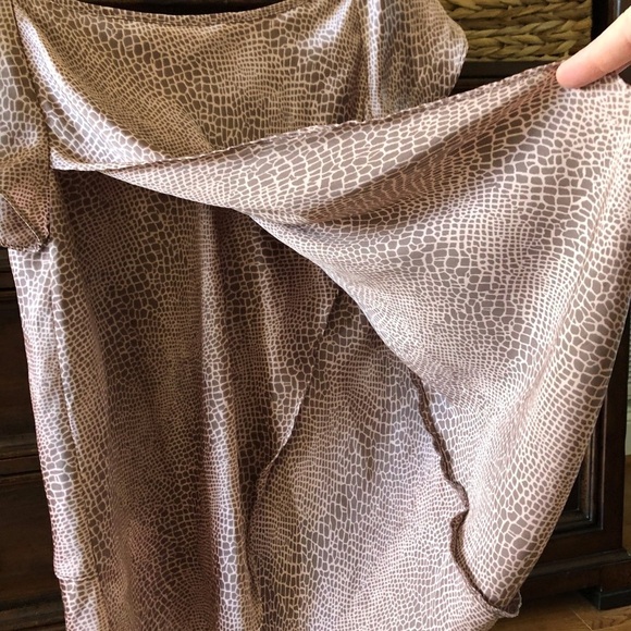 Violet & Claire pink mini giraffe print career top in size S - Picture 2 of 6